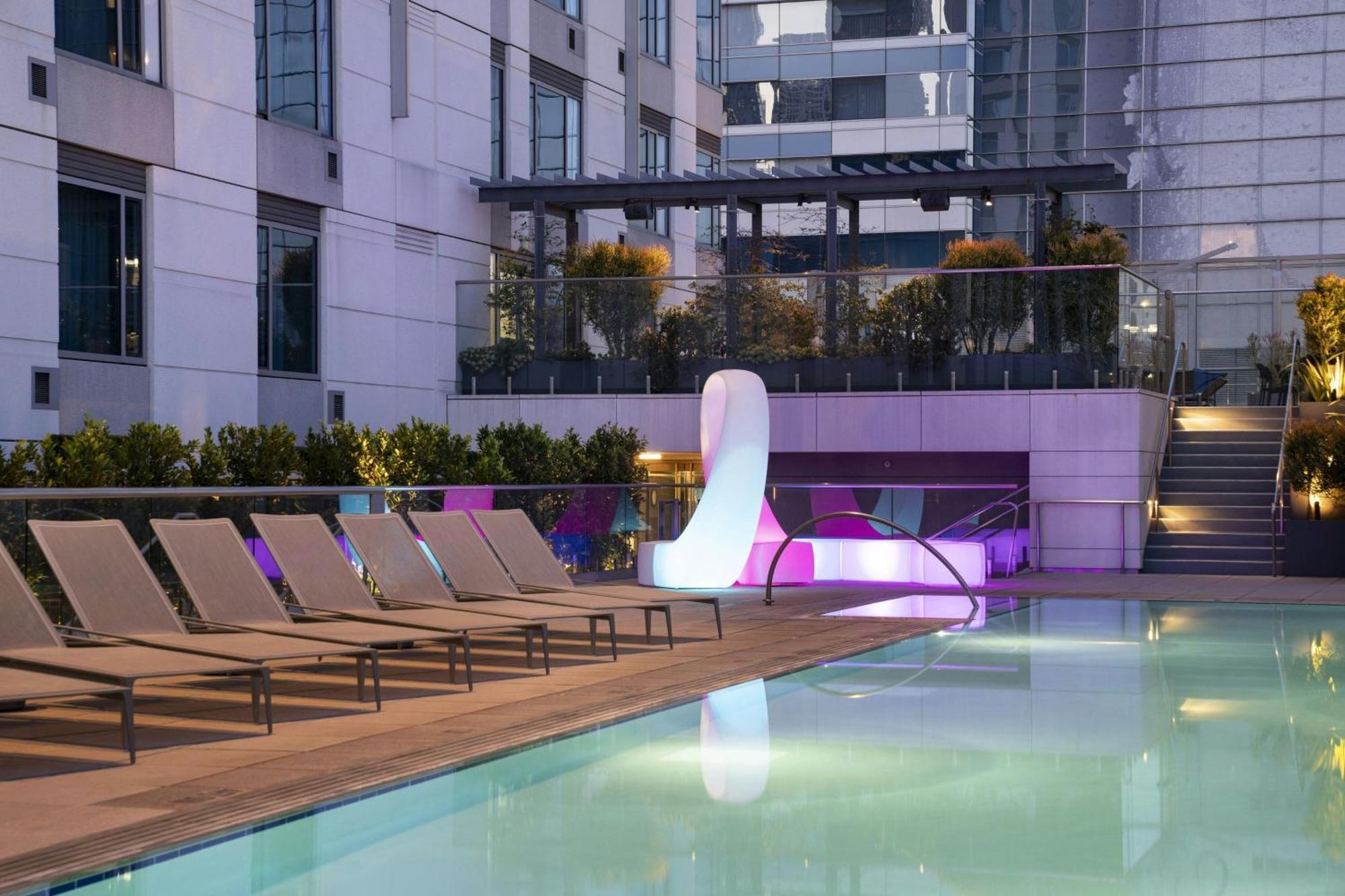 By Marriott Angeles L.a. Live Hotel